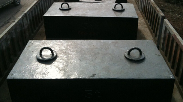 Iron cast counter weight for crane